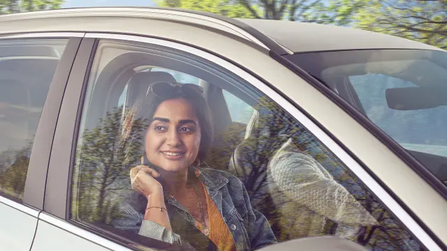 Frühling - Frau im Auto