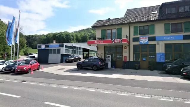 Kundendienst und Tankstelle