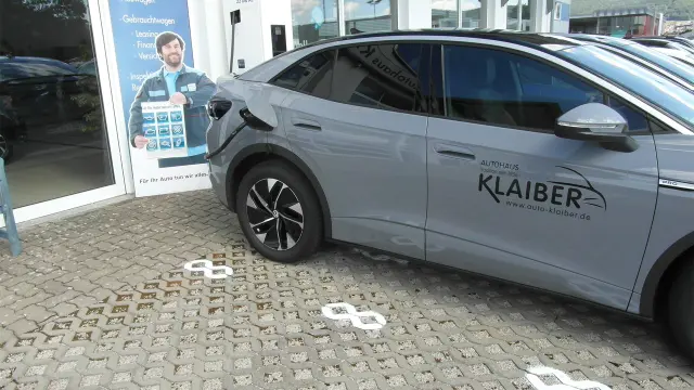 Ladesäule mit 22 kw AC / 50 kw DC