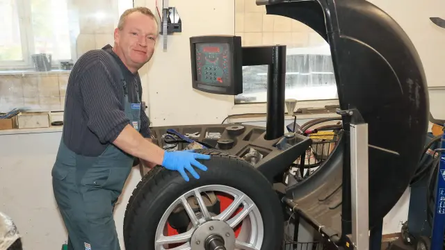 Reifenservice, Dirk Menschner