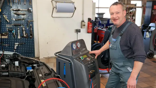Service, Dirk Menschner