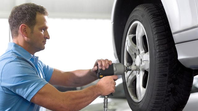 Service d'entretien des roues et des pneus de pro